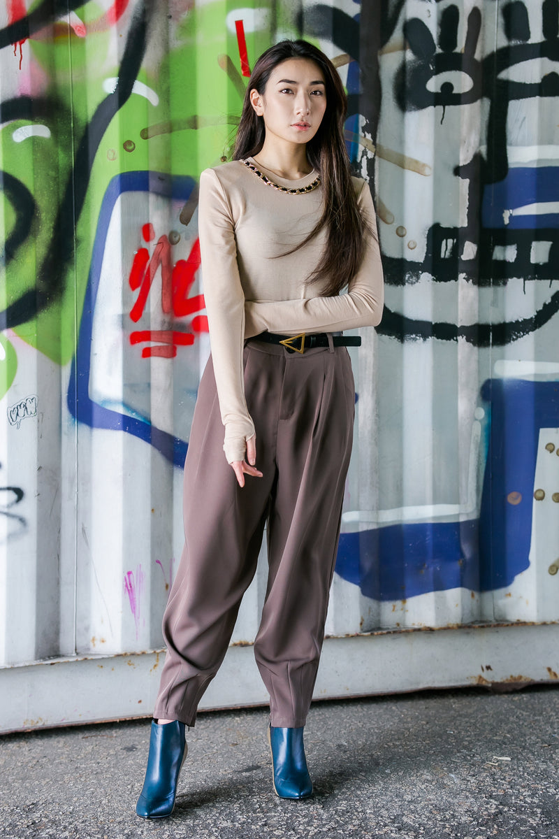 Shoulder pad chain collar top