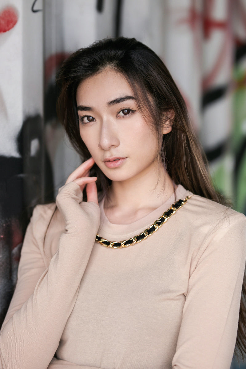 Shoulder pad chain collar top