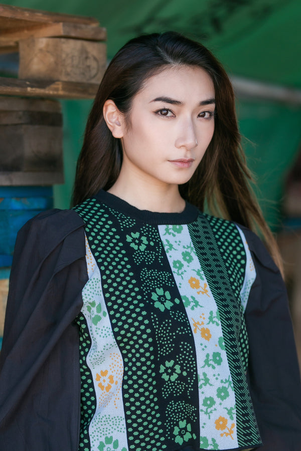 Round neck knitted short top