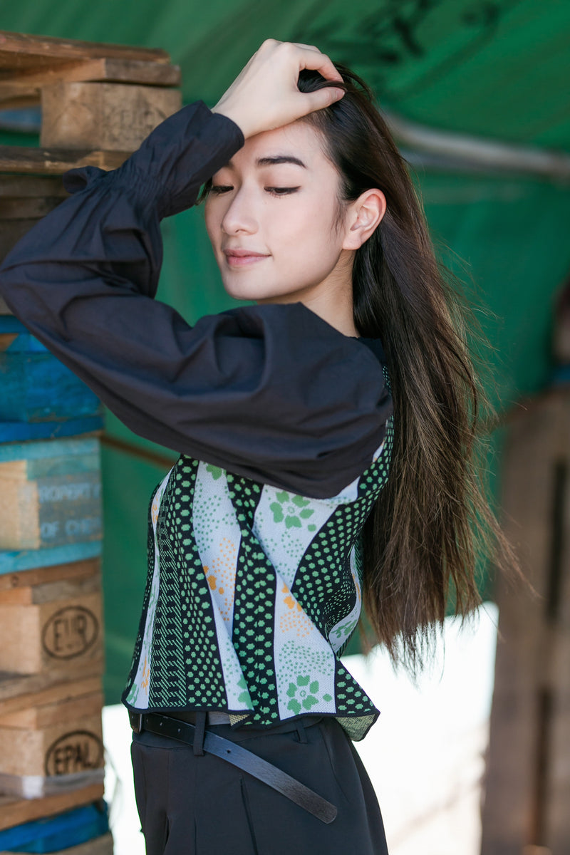 Round neck knitted short top