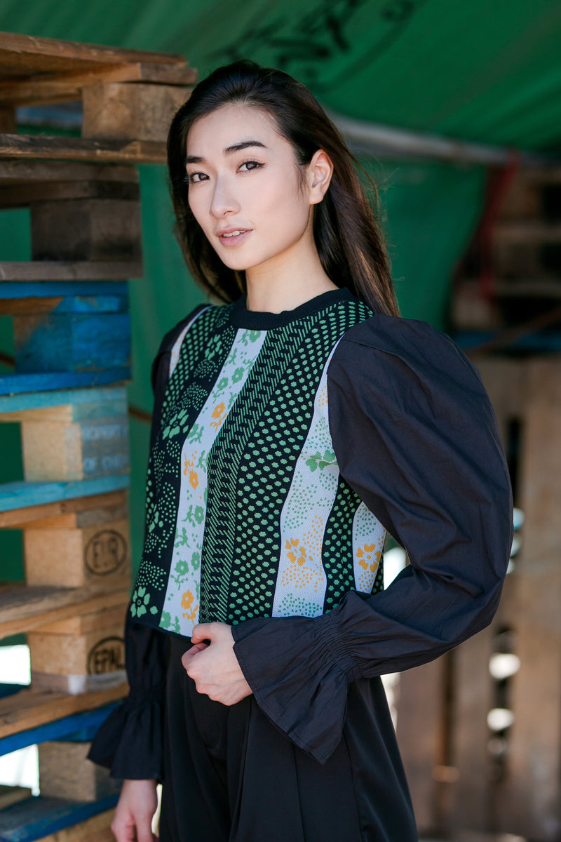 Round neck knitted short top