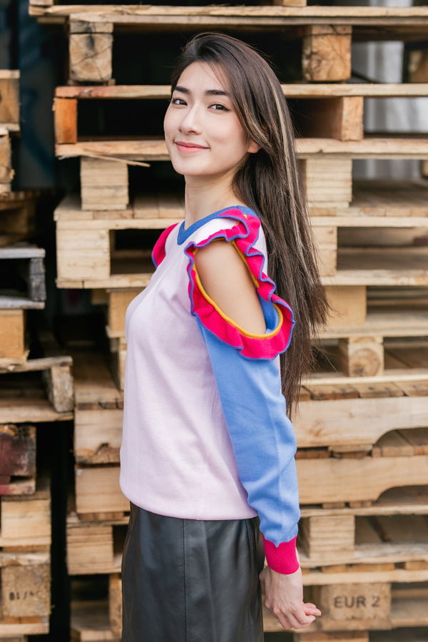 Hollow long sleeved round neck swearter