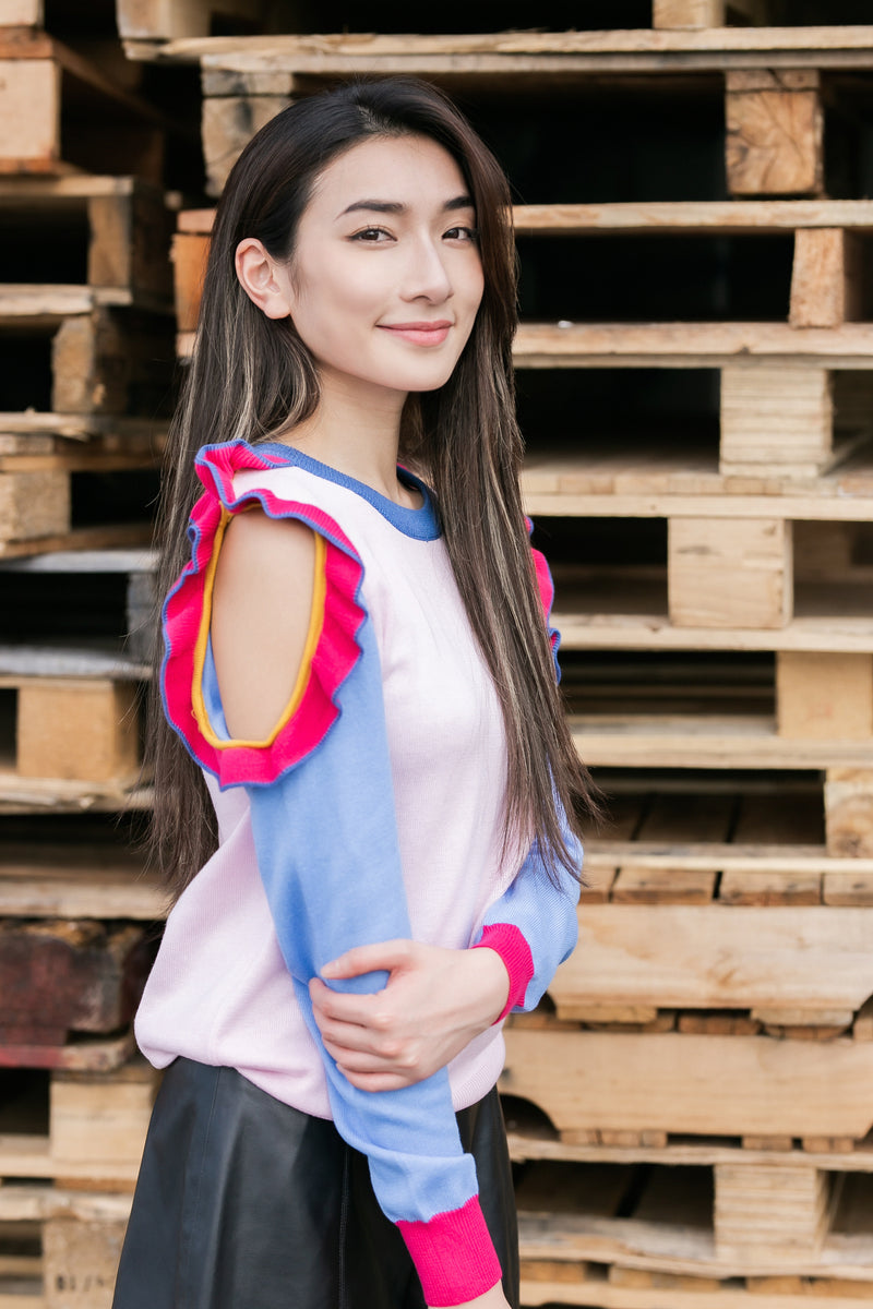 Hollow long sleeved round neck swearter